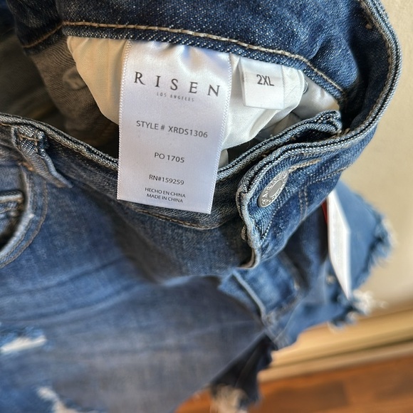 Risen Curvy Max HR Shorts Size 2XL Medium Wash High Rise Distressed NEW - Picture 11 of 15